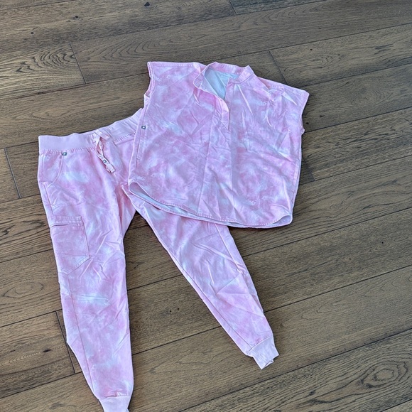 Figs Other - FIGS limited edition breast cancer awareness